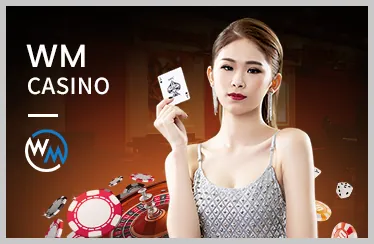 Bàn chơi Poker với các quân bài và chip